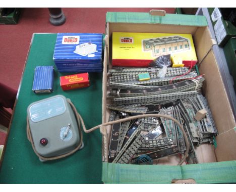 A Hornby Dublo "OO" Gauge/4mm Boxed Ref 5005 Engine Shed Kit, (very good), two controllers, a type C3 and type A3, a quantity