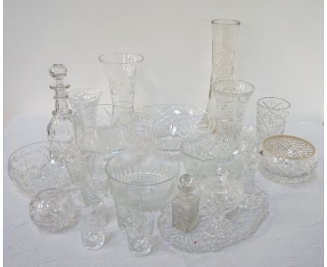 COLLECTION OF CRYSTAL AND CUT GLASSincluding vases, fruit bowls, decanter with stopper, 'Zaydner' Crystal perfume bottles wit