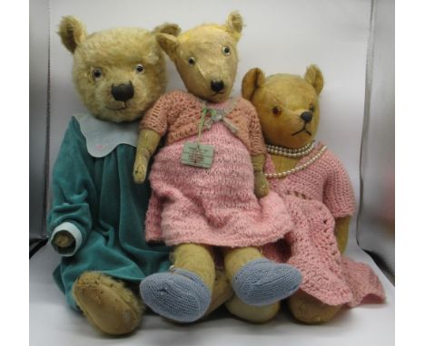 Collection of c. 1930/50's teddy bears: c. 1930's Chiltern teddy bear, in blonde mohair, all original features with clear gla