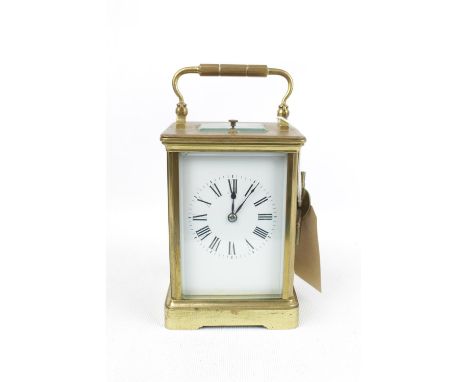 Good quality Edwardian Brass Repeating Carriage clock with roman numeral dial, with matching brass double ended key, 18cm in 