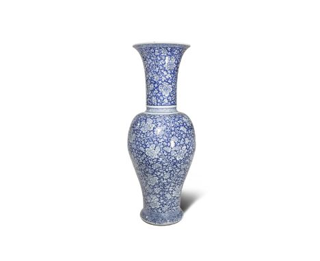 A FINE AND LARGE CHINESE BLUE AND WHITE YEN YEN VASE KANGXI 1662-1722 The ovoid body rising from a spread foot to a tall neck