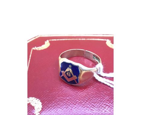 A 9ct gold masonic gents ring. Size R. 4.5 Grams. Broken 