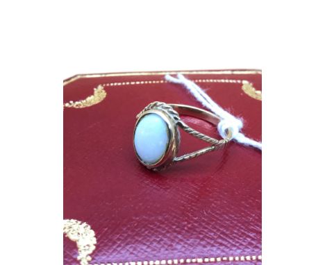 A lovely example of an 9ct gold ladies ring set with a large opal stone. Size M, 2 Grams 