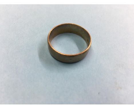 A 9ct gold ring, 4.1g