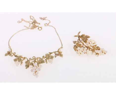 9 carat gold and cultured pearl fringe necklace, forming fruiting vines, on a small belcher link chain, hallmarked, 23cm and 