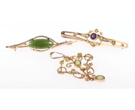 9ct gold peridot openwork pendant, 9ct gold jade bar brooch and a 15ct gold seed pearl bar brooch (3)