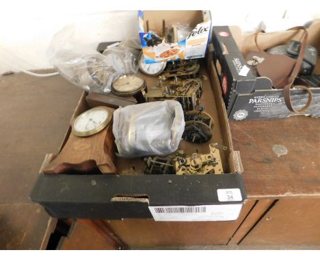 BOX QTY OF CLOCK MOVEMENTS A DISMANTLED CARRIAGE CLOCK, OAK FRAMED MANTLE CLOCK ETC    
