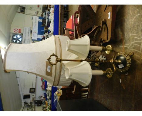 GOOD QUALITY MODERN THREE BRANCH BRASS SIDE LIGHT TOGETHER WITH A FURTHER CAST FLORAL COLUMNED SIDE LAMP WITH CREAM SHADE    