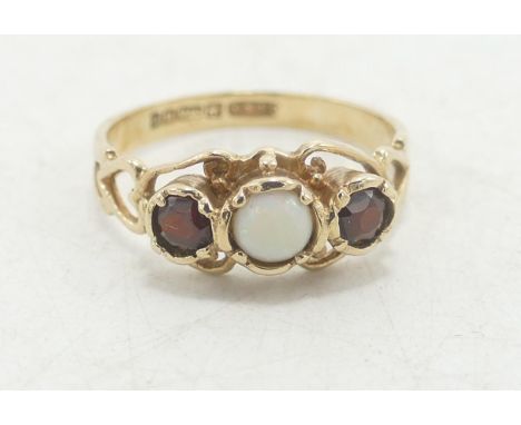 9ct gold ladies opal &amp; garnet ring set in heart shaped shank, size K, 2.3g. 