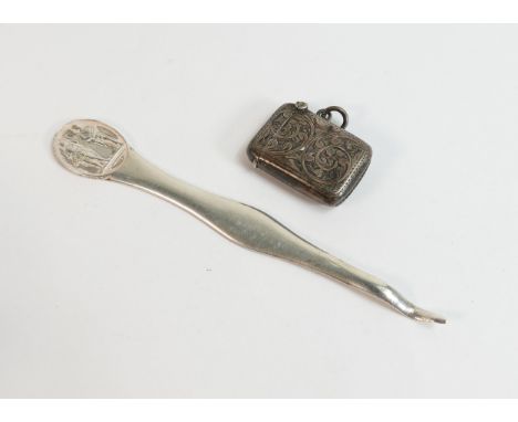 Silver vesta case and silver button hook , 40.6g. (2) 