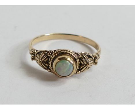 9ct opal ring, size M ,2g. 