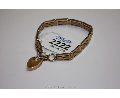 A very pretty 9ct Gold gate Bracelet with heart shaped lock clasp