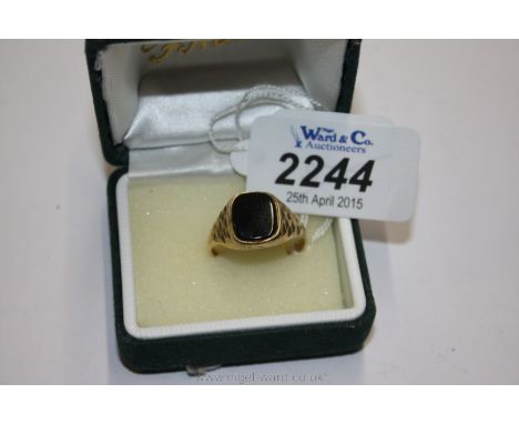 A 9ct Gold and black Onyx Gents Signet Ring