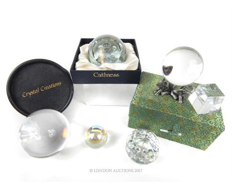 Two Caithness paperweights together with crystal balls and similar items.