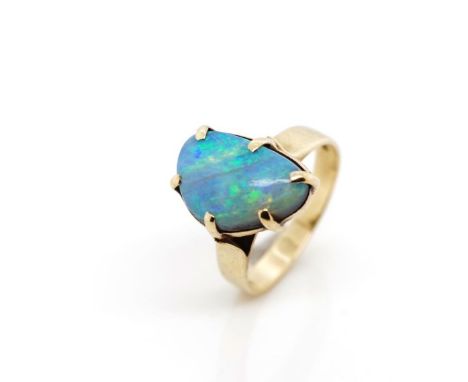 Opal doublet and 9ct yellow gold ring marked 9ct. Approx weight 3.6 grams, ring size M