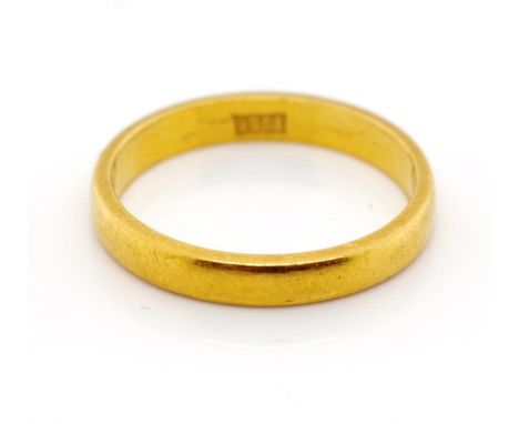 22ct yellow gold wedding band marked 22ct. Approx weigh 3 grams, ring size K