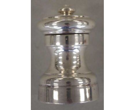 Sterling silver pepper grinder marked STERLING to base, 6.5cm high