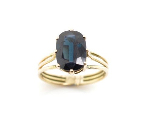 Blue sapphire set 14ct yellow gold ring marked 585. Approx weight 2.7 grams, ring size K-L, oval cut sapphire size 9.90mm x 7