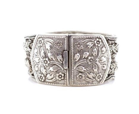 Sterling silver mesh bangle with a solid box clasp panel decorated with flowers. Marked 925. Approx length 18cm, weight 74 gr