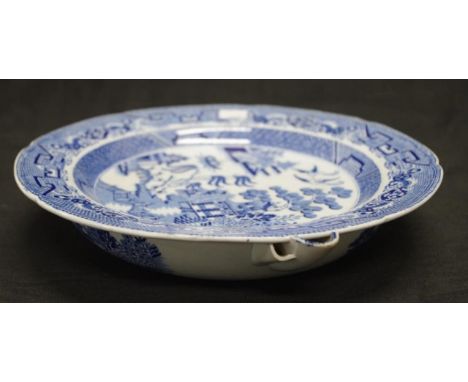 Georgian Rogers Longport ceramic warming plate blue and white Willow Pattern decoration, warming reservoir below, circa 1820s