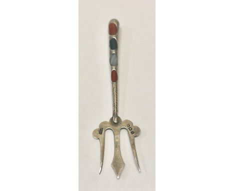 A Scottish agate and silver pickle fork with four Scottish agate pieces to the handle to one side and plain to the reverse, B