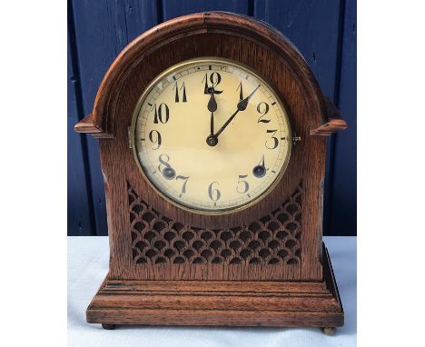 American oak mantle clock with key and pendulum. 28cms h.