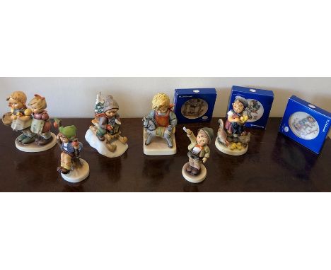 A quantity of boxed and mint Hummel figures and plates including Horse Trainer, Apple Tree Boy, Daddy's Girls, Feeding Time, 