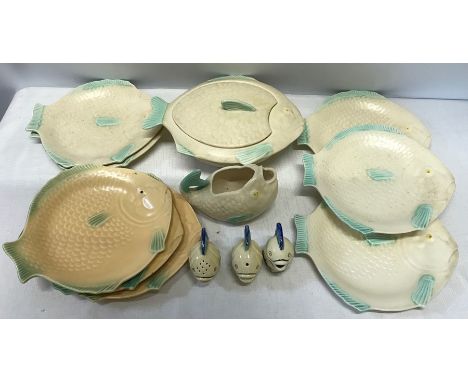 Shorter and Sons fish service, 8 plates, tureen and jug, Wilkinson pottery cruet set, af.