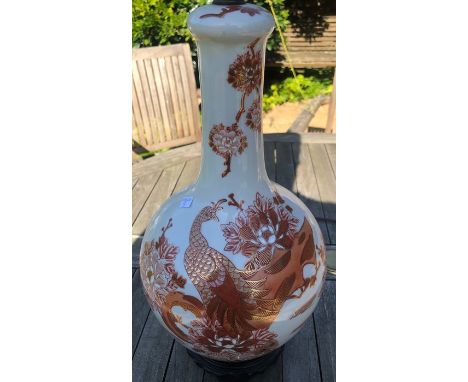 Oriental ceramic table lamp on a wooden stand. 43cms h