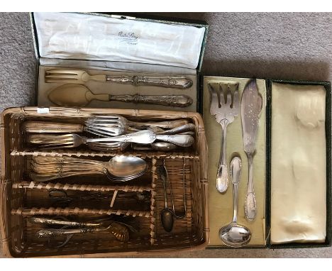 Boxed french silver plated fish serving set by Ercuis, boxed spoon and fork set and a quantity of good quality plated French 
