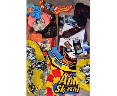 A QUANTITY OF ASSORTED STAR WARS CLOTHING, BAGS AND ACCESSORIES, to include t shirts, socks, tie, beach towel, flannels, asso