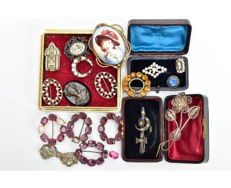 AN ASSORTMENT OF VICTORIAN YELLOW AND WHITE METAL BROOCHES, to include four purple paste circular brooches, an orange paste w