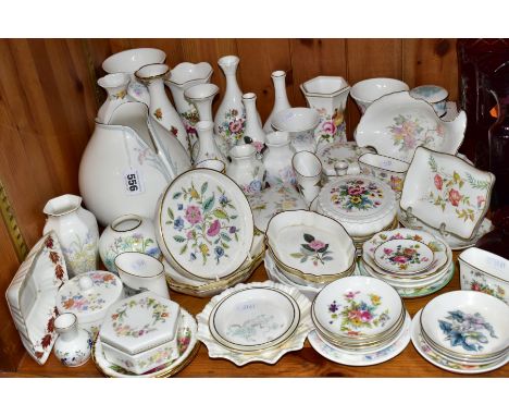 A QUANTITY OF CERAMIC GIFTWARES, approximately sixty pieces to include a Royal Doulton Impressions Tulip vase in Carnation pa