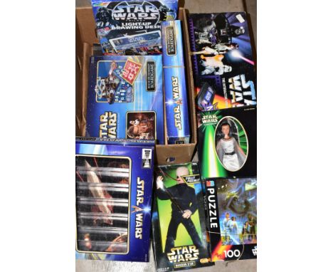 A QUANTITY OF ASSORTED BOXED MODERN STAR WARS GAMES AND COLLECTABLES, to include Kenner Action Collection Barquin D'an 12 fig