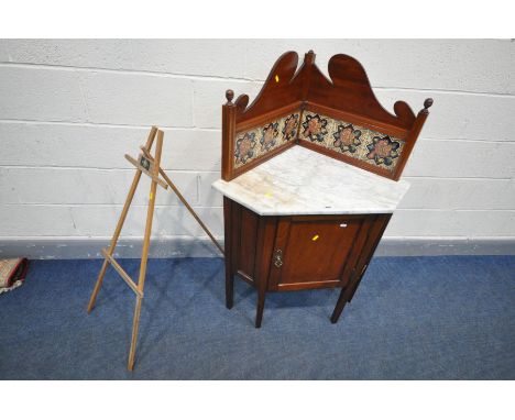 AN EDWARDIAN MAHOGANY CORNER WASHSTAND WITH A MARBLE TOP AND A RAISED TILE BACK, width 82cm x depth 56cm x height 106cm (cond
