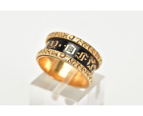 A VICTORIAN 18CT GOLD AND ENAMEL MOURNING RING, approximate band width 9mm, detailing engraved floral pattern edges with blac