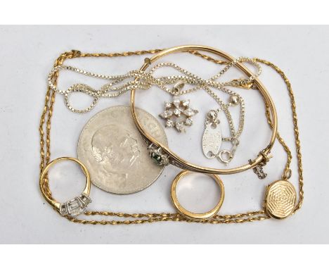 JEWELLERY AND A COMMEMORATIVE COIN, to include a rolled gold hinged bangle, set with a green and colourless paste cluster, fi