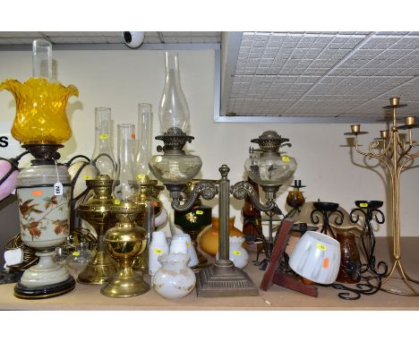 A COLLECTION OF LATE 19TH AND 20TH CENTURY OIL LAMPS, MODERN CANDLEHOLDERS, WOODEN, METAL  AND CERAMIC BASED TABLE LAMPS, ETC