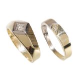 Lot: 2 Herrenringe, GG/WG 585, 1 Ring, 2 Brillanten ca. 0,035 ct tw/w-si, RW ca. 60; 1 Ring, ...