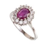 Entourage-Ring, WG 585/000, 1 Rubin ca. 0,9 ct (facettiert), 12 Brillanten ca. 0,36 ct ...