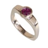 Solitär-Ring, WG 750/000, Rubin ca. 0,70 ct (fac.), RW ca. 56, total 7,0 g