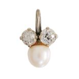 Anhänger, WG 585/000, 2 Altschliff-Diamanten ca. 0,57 ct w-si/p, darunter 1 Perle, H = 15,0 mm