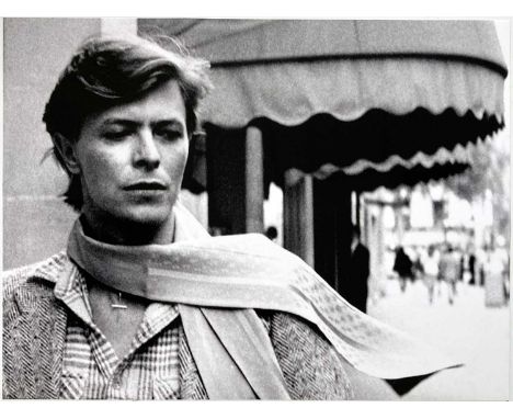 A high-quality photo print of a portrait of David Bowie, taken by photographer Philippe Auliac. Measures 30x 40cm. With infor