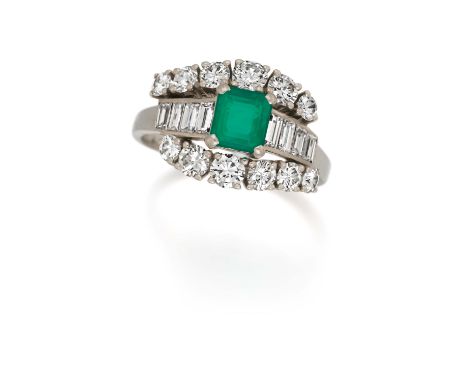 SMARAGD-DIAMANT-RING. Herkunft: Wohl Deutschland. Datierung: Um 1990. Material: 750/- Weißgold, Punze. Gesamtgewicht: ca. 6,0