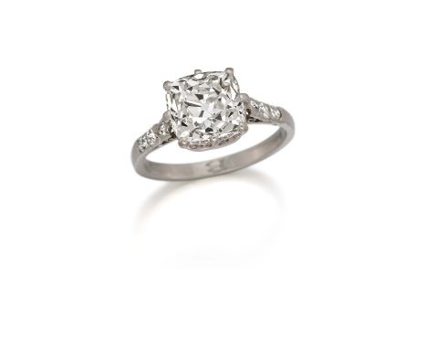 DIAMANT-RING. Datierung: Um 1920. Material: Platin, getestet. Gesamtgewicht: ca. 3,5 g. EU-RM: 50,5. Diamanten: 1 Diamant im 