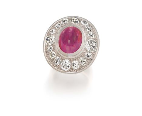 SAPHIR-DIAMANT-RING. Material: 750/- Weißgold, Punze. Gesamtgewicht: ca. 27,5 g. EU-RM: 47. Diamanten: 16 Diamanten im Alt-Sc