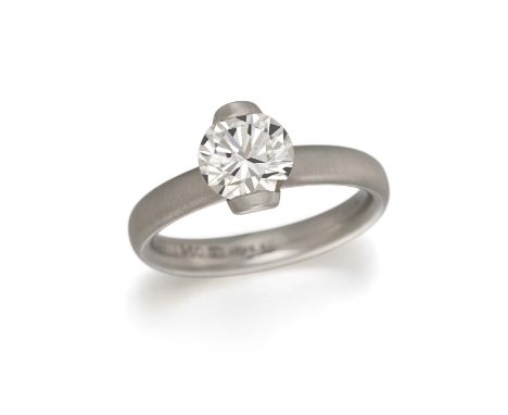 NIESSINGSolitaire-Ring. Material: Platin, Punze. Gesamtgewicht: ca. 6,0 g. EU-RM: 50,5. Diamanten: 1 Brillant 1,19 ct., G/VVS