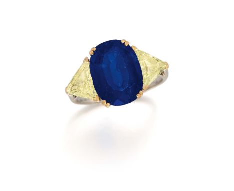 SAPHIR-DIAMANT-RING. Material: 750/- Weiß-, Gelbgold, Punze. Gesamtgewicht: ca. 5,5 g. EU-RM: 54. Diamanten: 2 dreieckige, fa