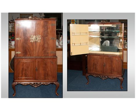 Mahogany Queen Anne Style Cocktail Cabinet with a cupboard top with fine engraved brass hinges and lock plates, The interior 