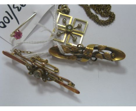 An Edwardian 15ct Gold Bar Brooch, set with seed pearls (one pearl deficient) to a central paste stone, indistinct Chester Ha